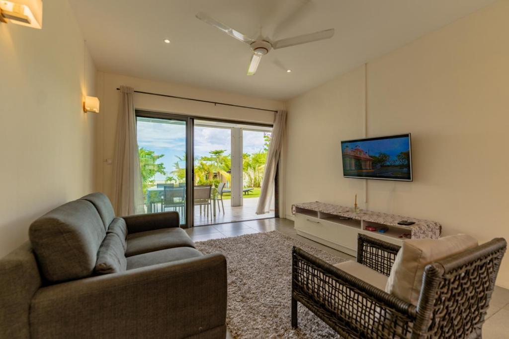 Stella Marris Beachfront Villa Pointe aux Sable Exterior photo