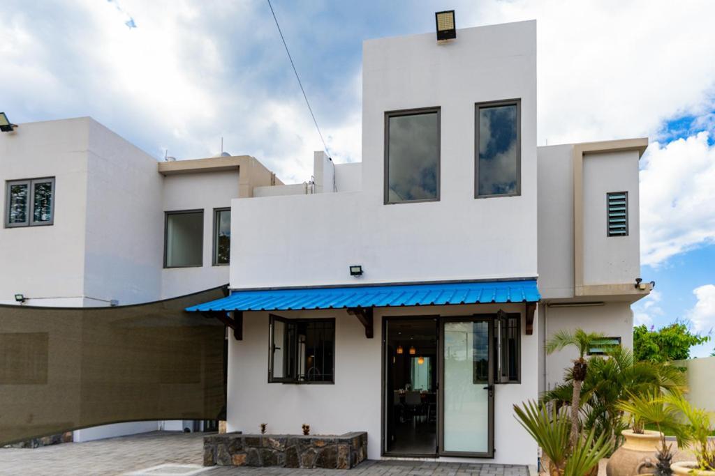 Stella Marris Beachfront Villa Pointe aux Sable Exterior photo