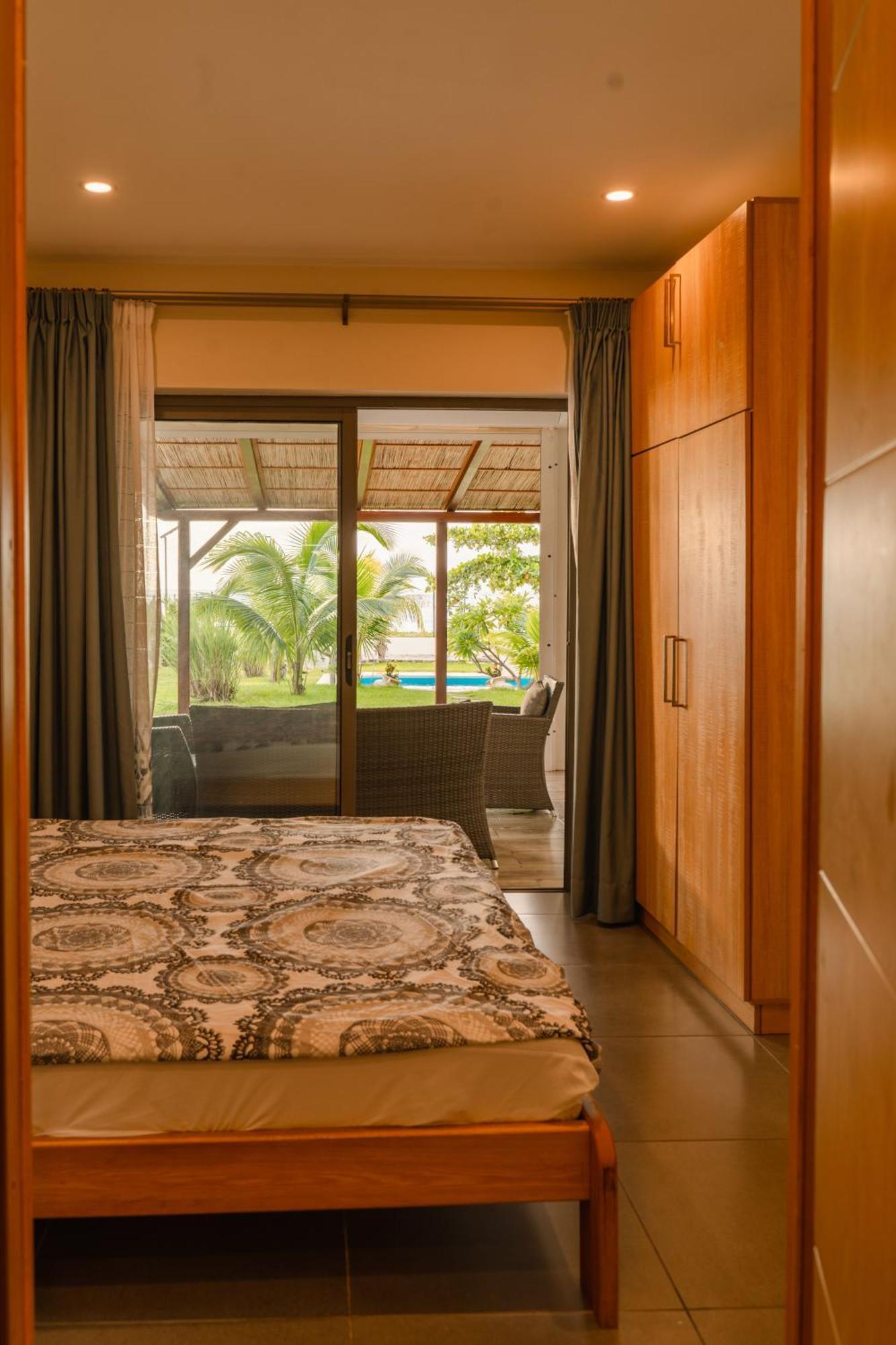 Stella Marris Beachfront Villa Pointe aux Sable Exterior photo