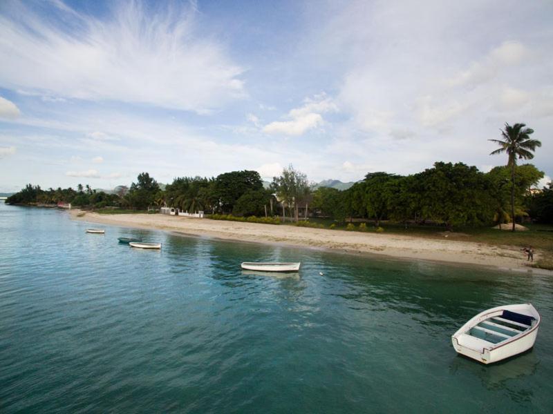 Stella Marris Beachfront Villa Pointe aux Sable Exterior photo